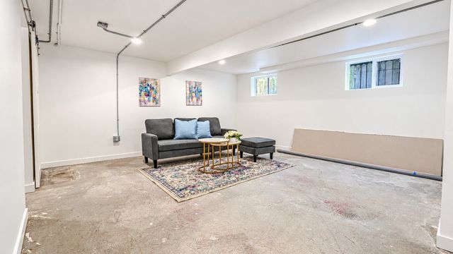8109 17th Avenue SW, Seattle, WA 98106