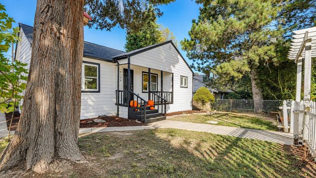 8109 17th Avenue SW, Seattle, WA 98106