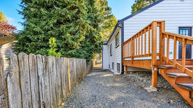 8109 17th Avenue SW, Seattle, WA 98106