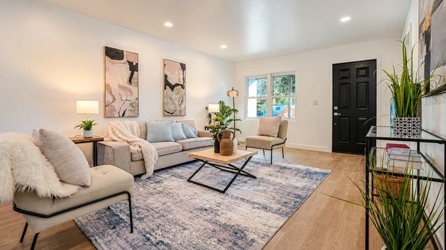 8109 17th Avenue SW, Seattle, WA 98106