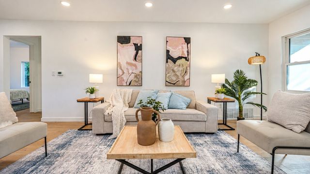 8109 17th Avenue SW, Seattle, WA 98106