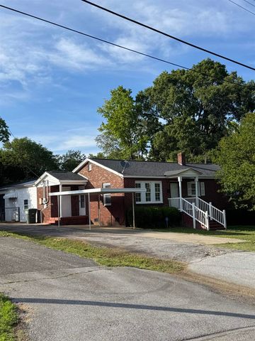 310 W. Hillcrest Ave., Union, SC 29379