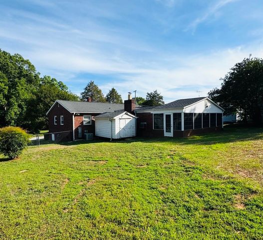 310 W. Hillcrest Ave., Union, SC 29379