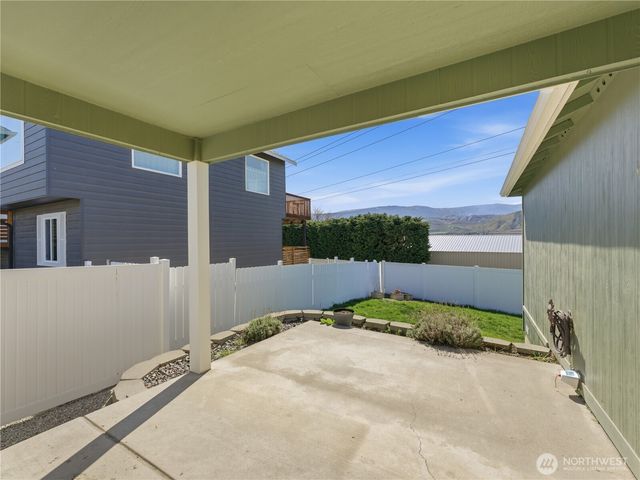 657 S Lawler Avenue, East Wenatchee, WA 98802