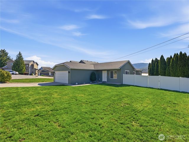 657 S Lawler Avenue, East Wenatchee, WA 98802