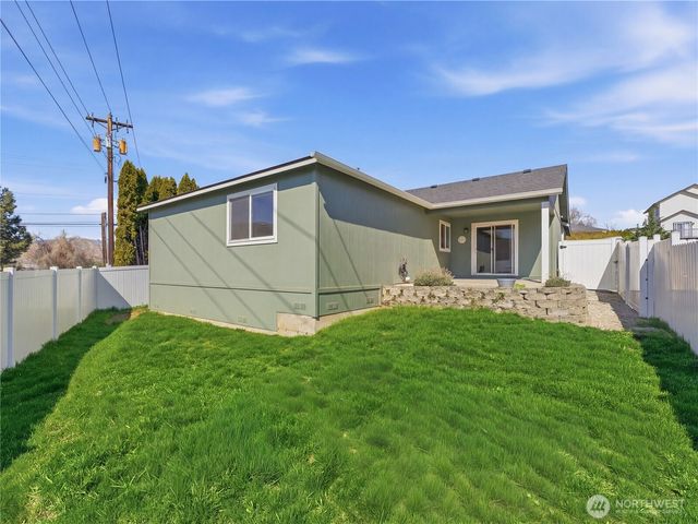 657 S Lawler Avenue, East Wenatchee, WA 98802