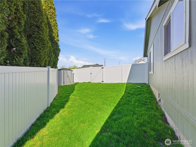 657 S Lawler Avenue, East Wenatchee, WA 98802