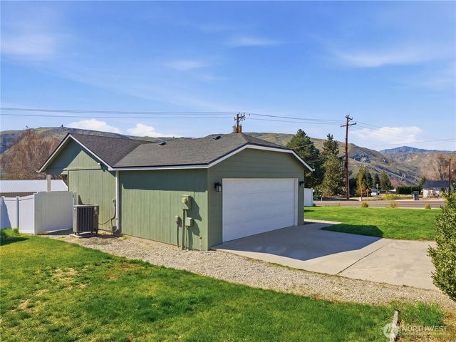 657 S Lawler Avenue, East Wenatchee, WA 98802