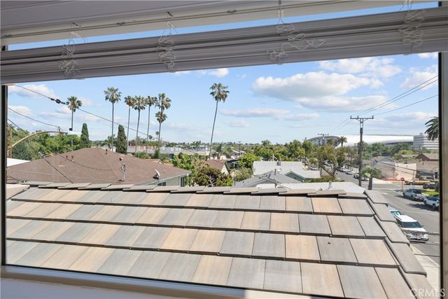 1013 E La Palma, Inglewood, CA 90301