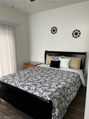 1013 E La Palma, Inglewood, CA 90301