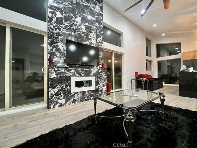 1013 E La Palma, Inglewood, CA 90301