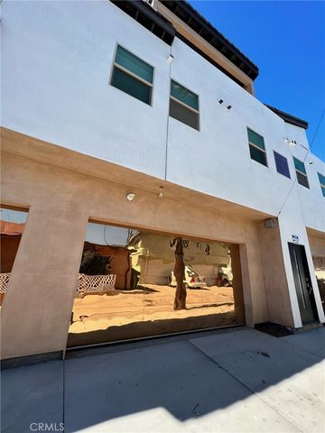 1013 E La Palma, Inglewood, CA 90301