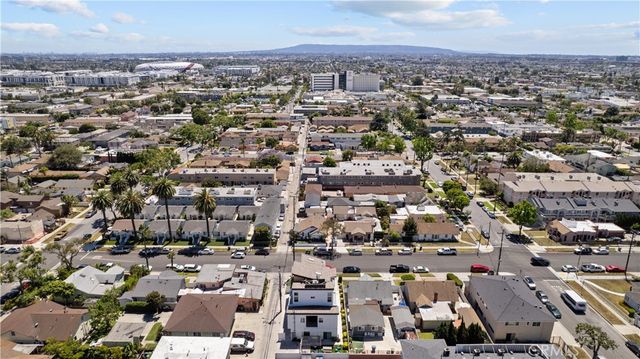 1013 E La Palma, Inglewood, CA 90301