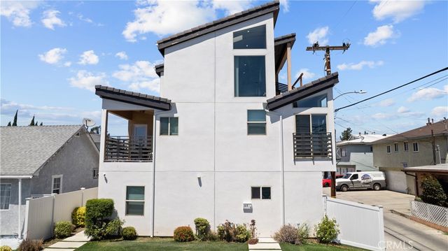 1013 E La Palma, Inglewood, CA 90301