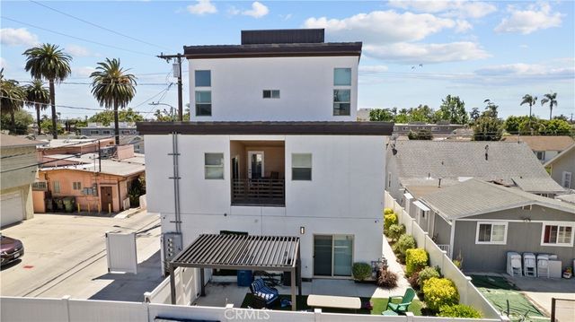 1013 E La Palma, Inglewood, CA 90301