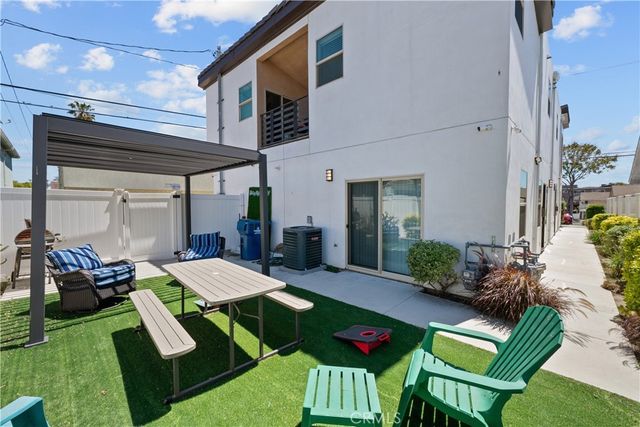 1013 E La Palma, Inglewood, CA 90301