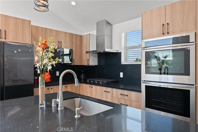 1013 E La Palma, Inglewood, CA 90301