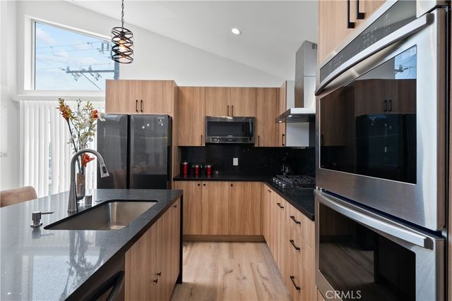 1013 E La Palma, Inglewood, CA 90301