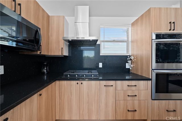 1013 E La Palma, Inglewood, CA 90301