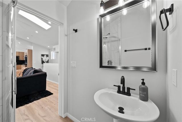1013 E La Palma, Inglewood, CA 90301