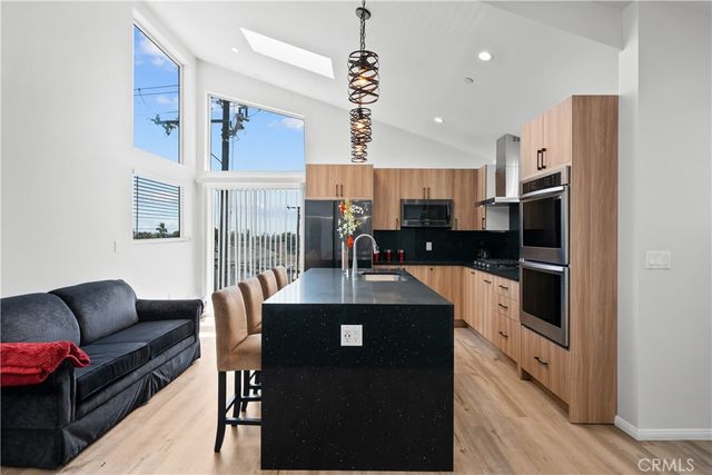 1013 E La Palma, Inglewood, CA 90301