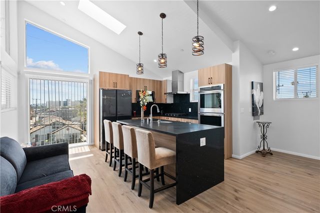 1013 E La Palma, Inglewood, CA 90301