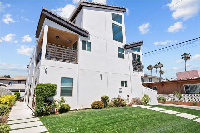 1013 E La Palma, Inglewood, CA 90301