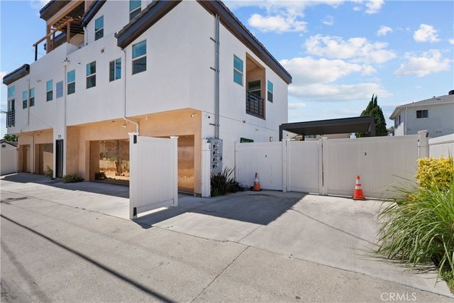 1013 E La Palma, Inglewood, CA 90301