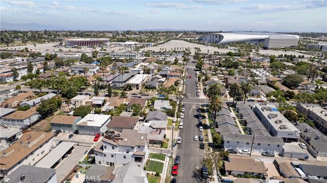1013 E La Palma, Inglewood, CA 90301