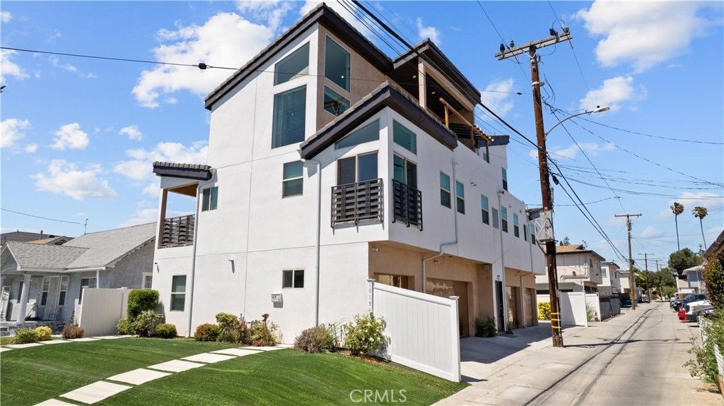 1013 E La Palma, Inglewood, CA 90301