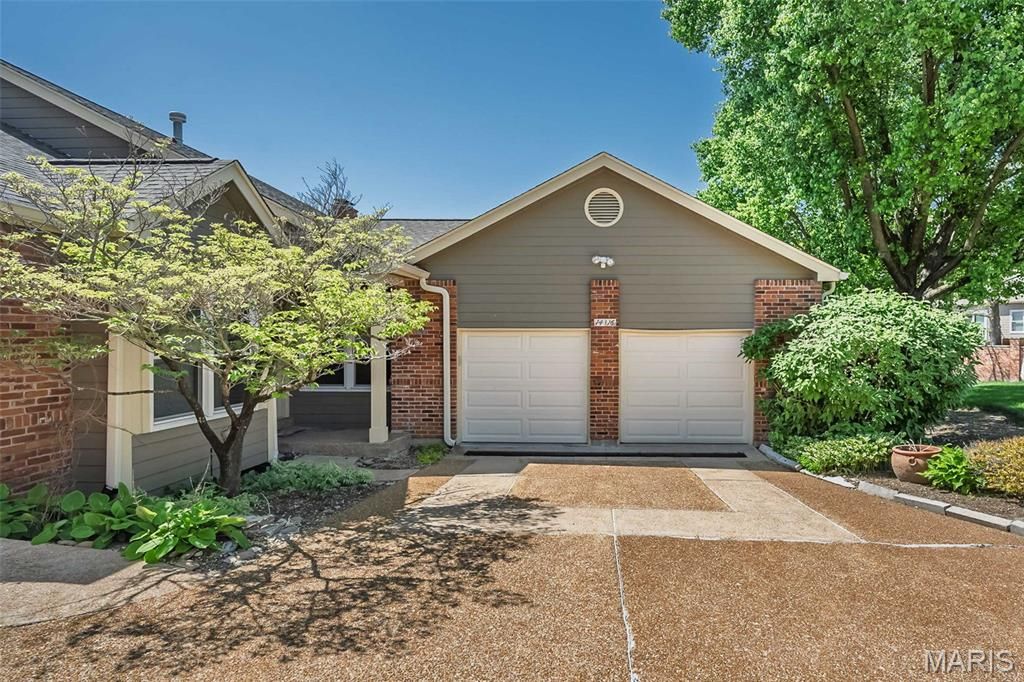 14316 Willow Spring Hill Drive, St Louis, MO 63017