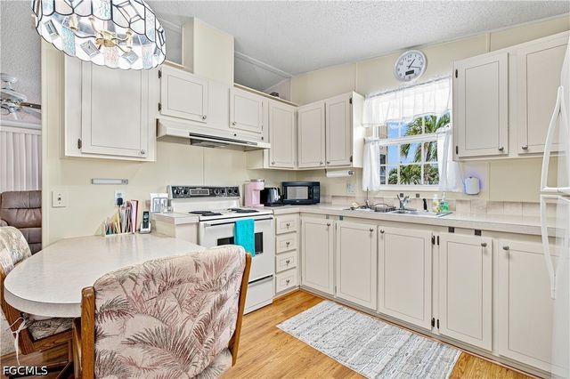 9270 Desoto DR, North Fort Myers, FL 33903