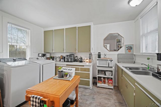 834 Toledo St, Adrian, MI 49221