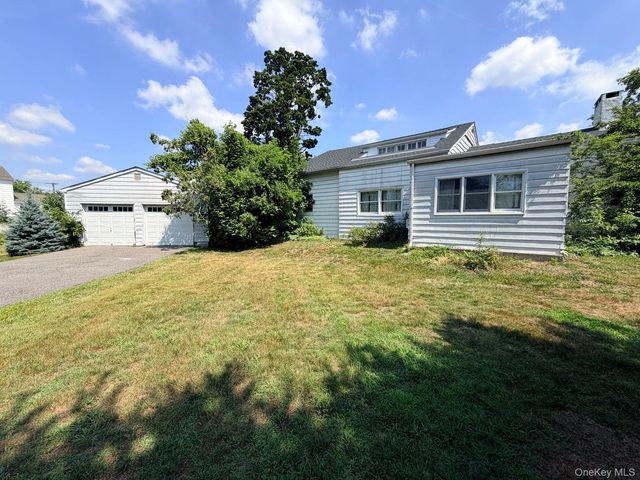 126 Eaton Lane, West Islip, NY 11795