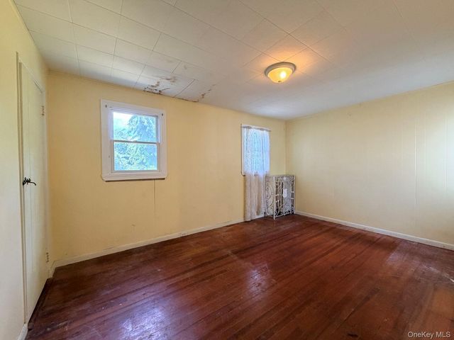 126 Eaton Lane, West Islip, NY 11795