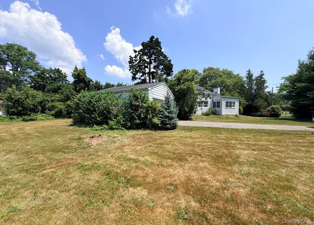 126 Eaton Lane, West Islip, NY 11795