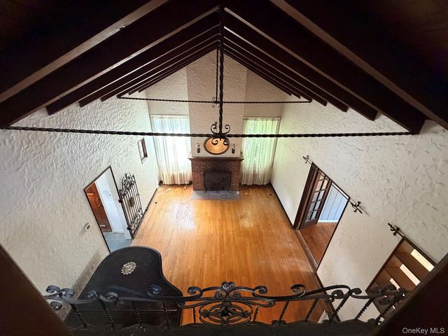126 Eaton Lane, West Islip, NY 11795