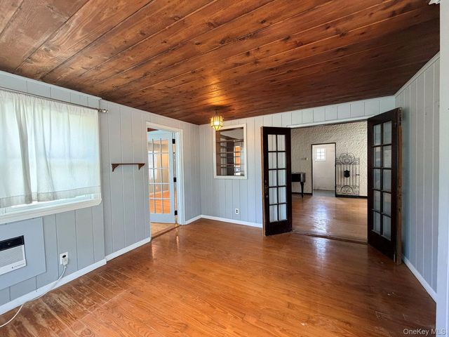 126 Eaton Lane, West Islip, NY 11795