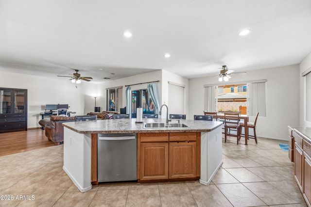 8800 W STATE Avenue, Glendale, AZ 85305