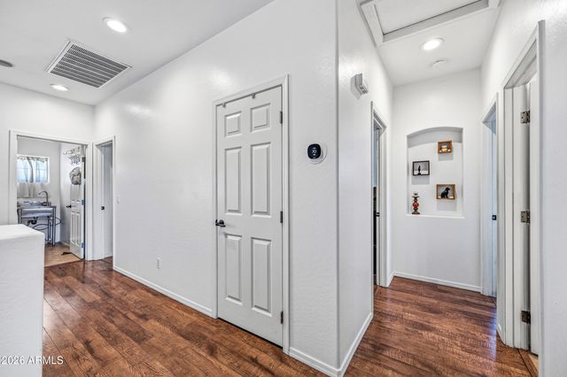 8800 W STATE Avenue, Glendale, AZ 85305