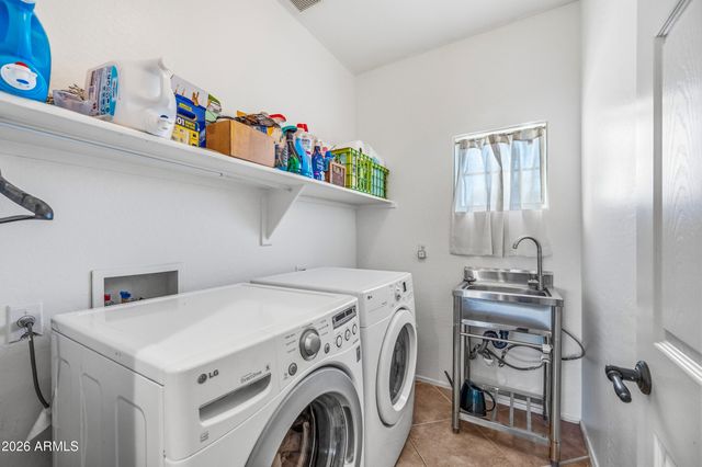 8800 W STATE Avenue, Glendale, AZ 85305