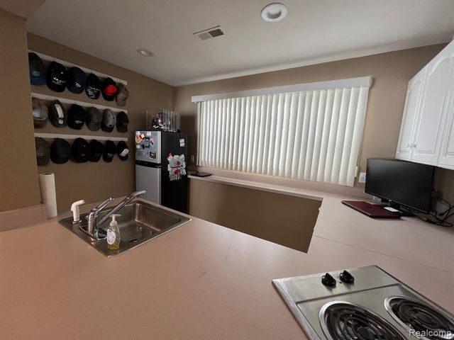 5617 Millpointe Drive, Waterford, MI 48327