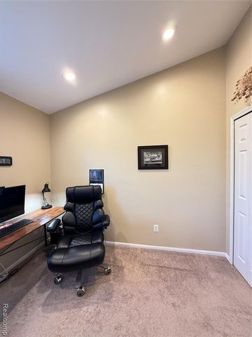 5617 Millpointe Drive, Waterford, MI 48327