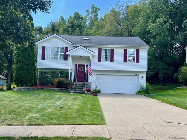 5617 Millpointe Drive, Waterford, MI 48327