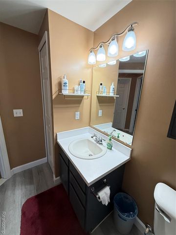 5617 Millpointe Drive, Waterford, MI 48327