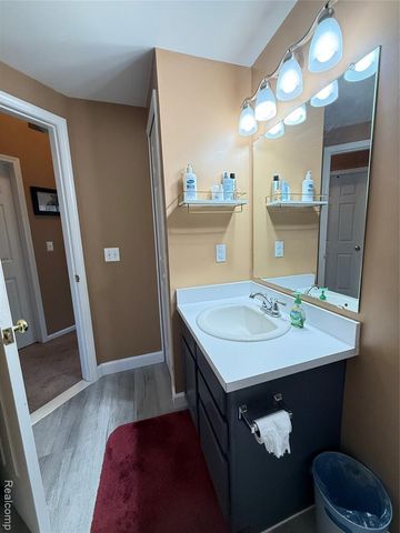 5617 Millpointe Drive, Waterford, MI 48327