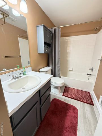 5617 Millpointe Drive, Waterford, MI 48327