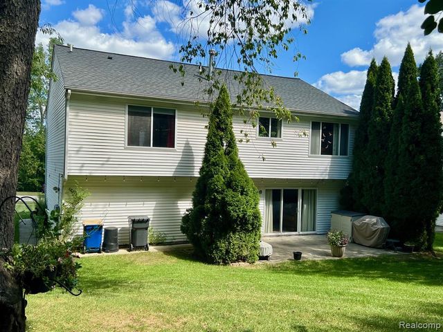 5617 Millpointe Drive, Waterford, MI 48327