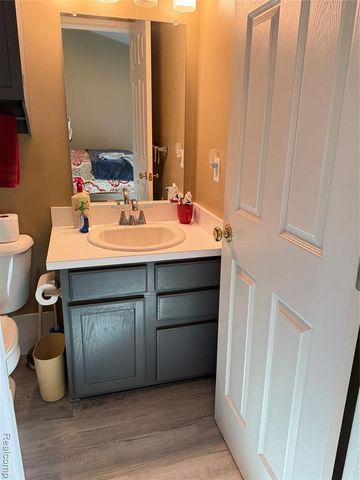 5617 Millpointe Drive, Waterford, MI 48327