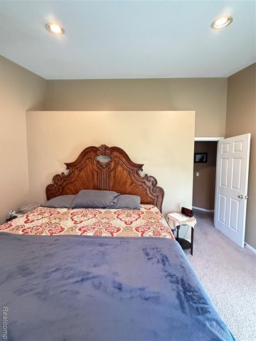 5617 Millpointe Drive, Waterford, MI 48327